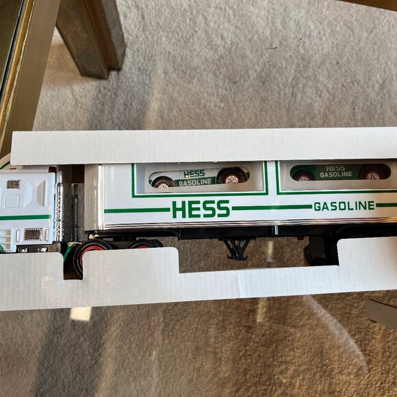 Hess 1997 Toy Truck with Racers – Original Box, Working Lights & Ramp - Picture 16 of 16